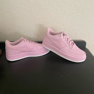New Nike big kids Air Force 1’s in size 4.5y